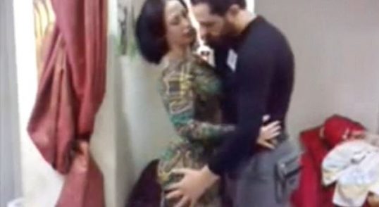 سكس عربى هوت شاب زانق مرات صاحبه تحب النيك ساخن